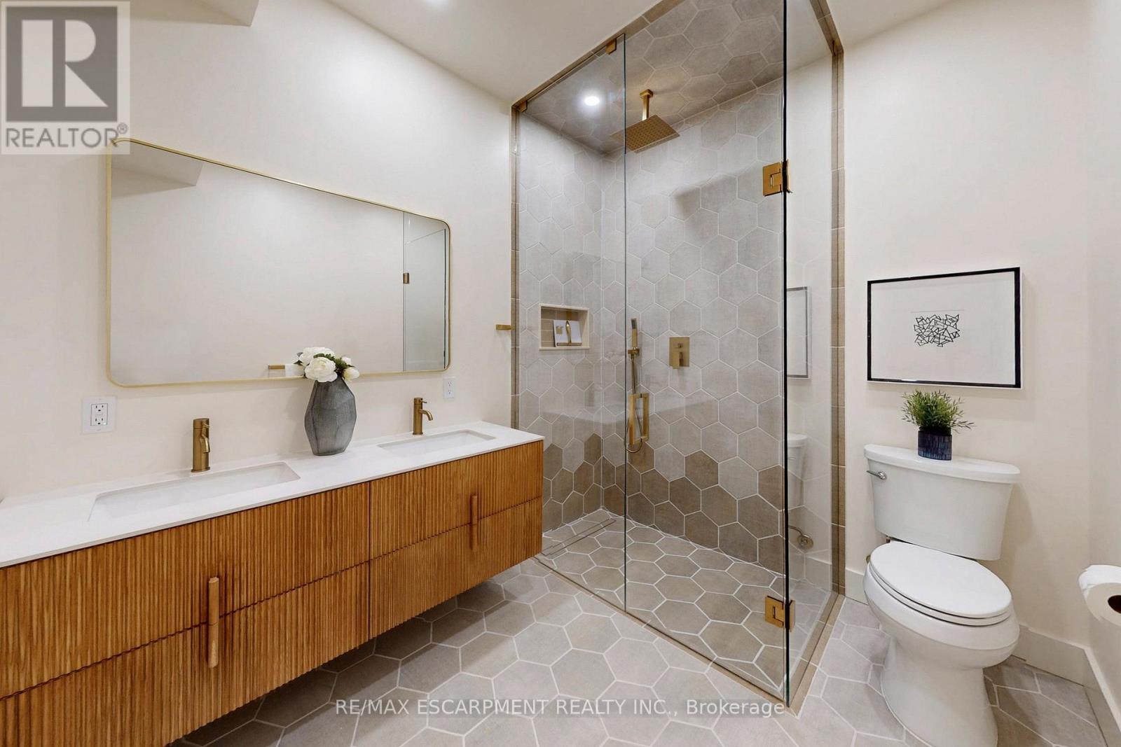 28 Dunsmore Gardens, Toronto, Ontario  M3H 3M2 - Photo 33 - C12438201