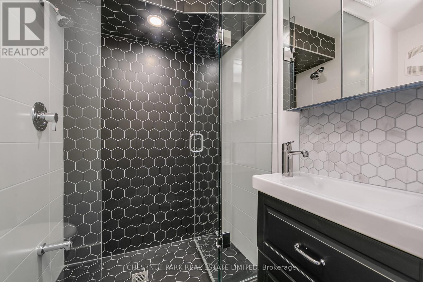 Flat 3 - 379 Clarens Avenue, Toronto, Ontario  M6H 3W2 - Photo 20 - C12438202