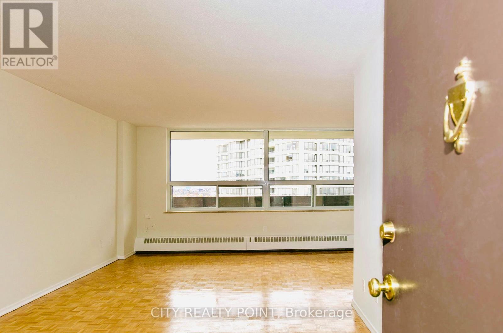 711 - 6200 Bathurst Street, Toronto, Ontario  M2R 2A3 - Photo 2 - C12438339