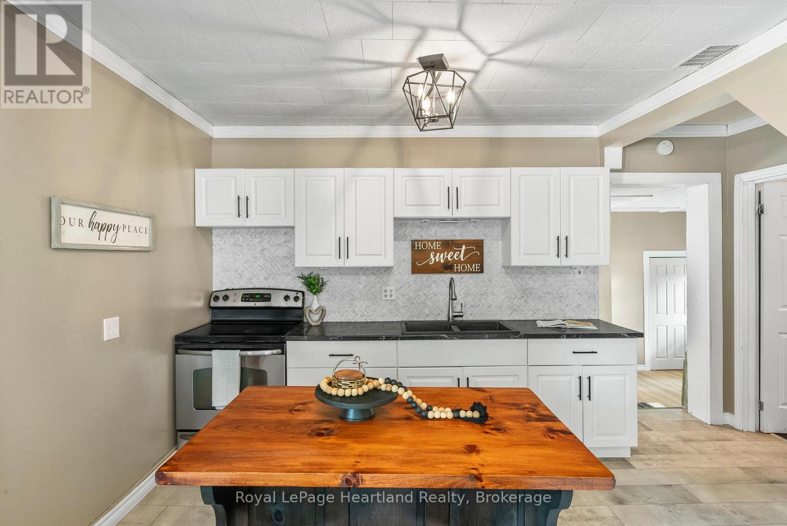 33 Allan Street, Minto, Ontario  N0G 1M0 - Photo 12 - X12436049