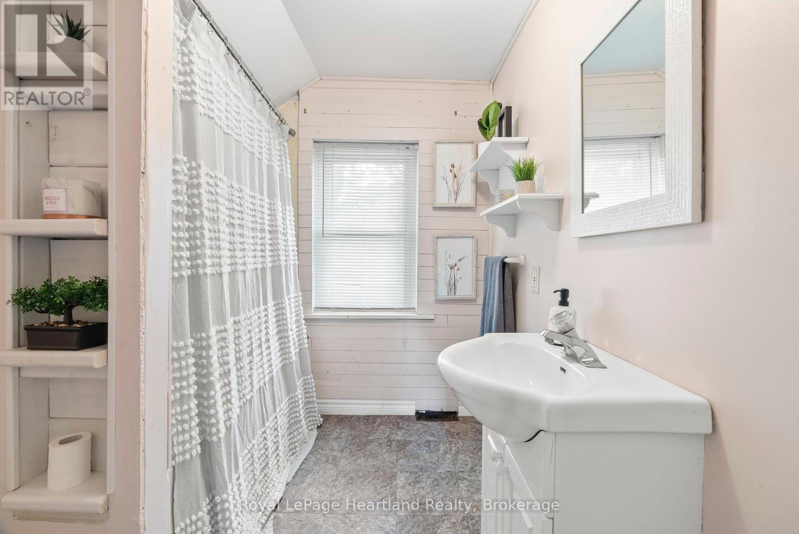 33 Allan Street, Minto, Ontario  N0G 1M0 - Photo 22 - X12436049