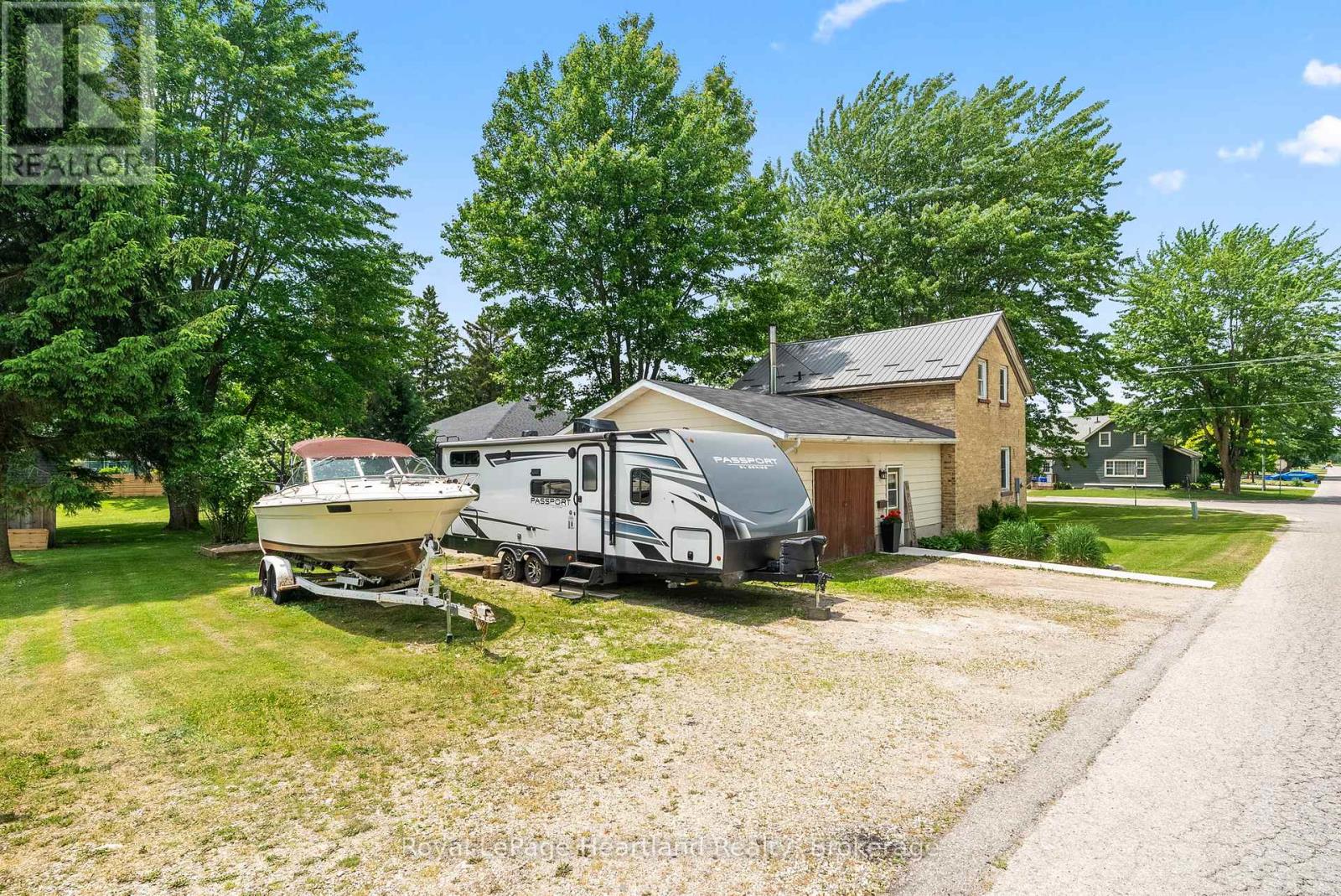 33 Allan Street, Minto, Ontario  N0G 1M0 - Photo 7 - X12436049