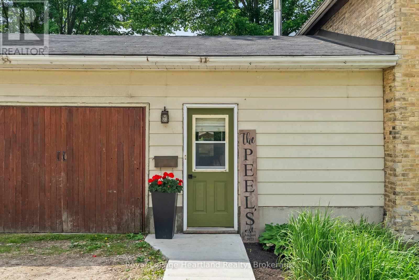 33 Allan Street, Minto, Ontario  N0G 1M0 - Photo 9 - X12436049