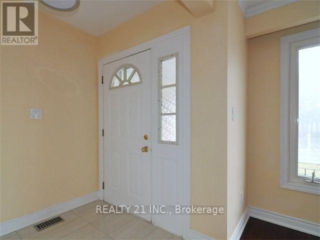 11 Heale Avenue, Toronto, Ontario  M1N 3X6 - Photo 4 - E12438252