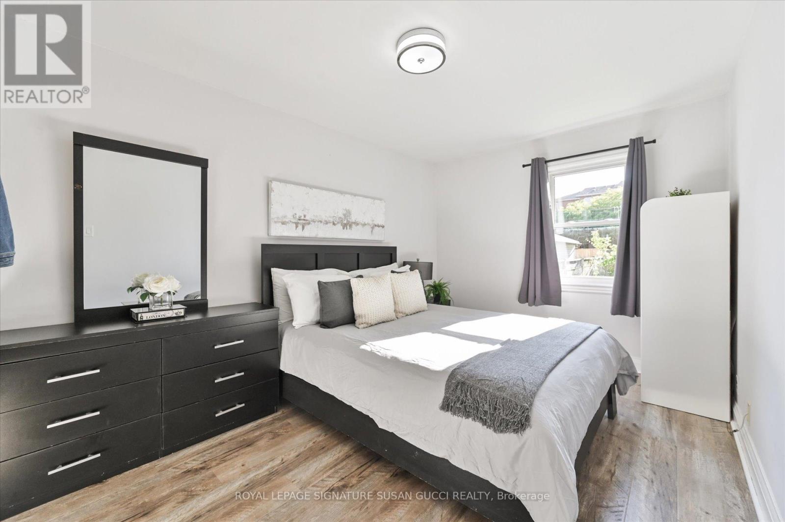 90 Meighen Avenue, Toronto, Ontario  M4B 2H7 - Photo 15 - E12438303