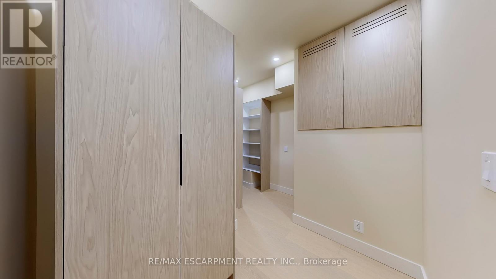 28 Dunsmore Gardens, Toronto, Ontario  M3H 3M2 - Photo 9 - C12438201