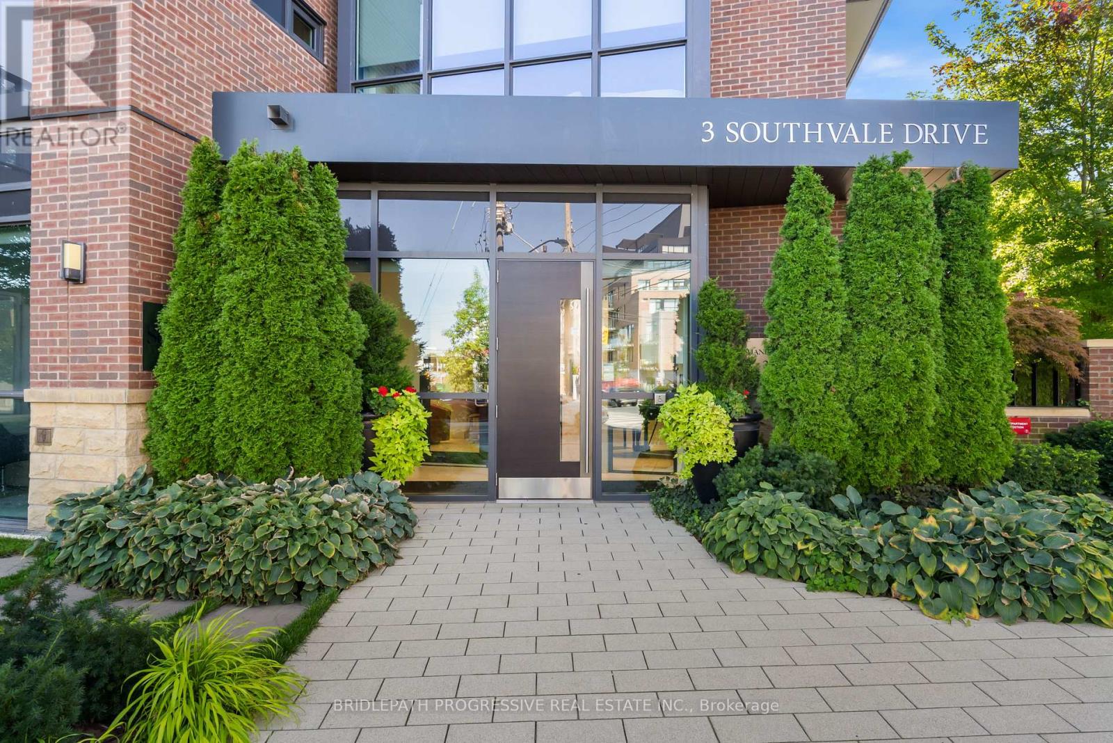 303 - 3 Southvale Drive, Toronto, Ontario  M4G 1G2 - Photo 2 - C12435011