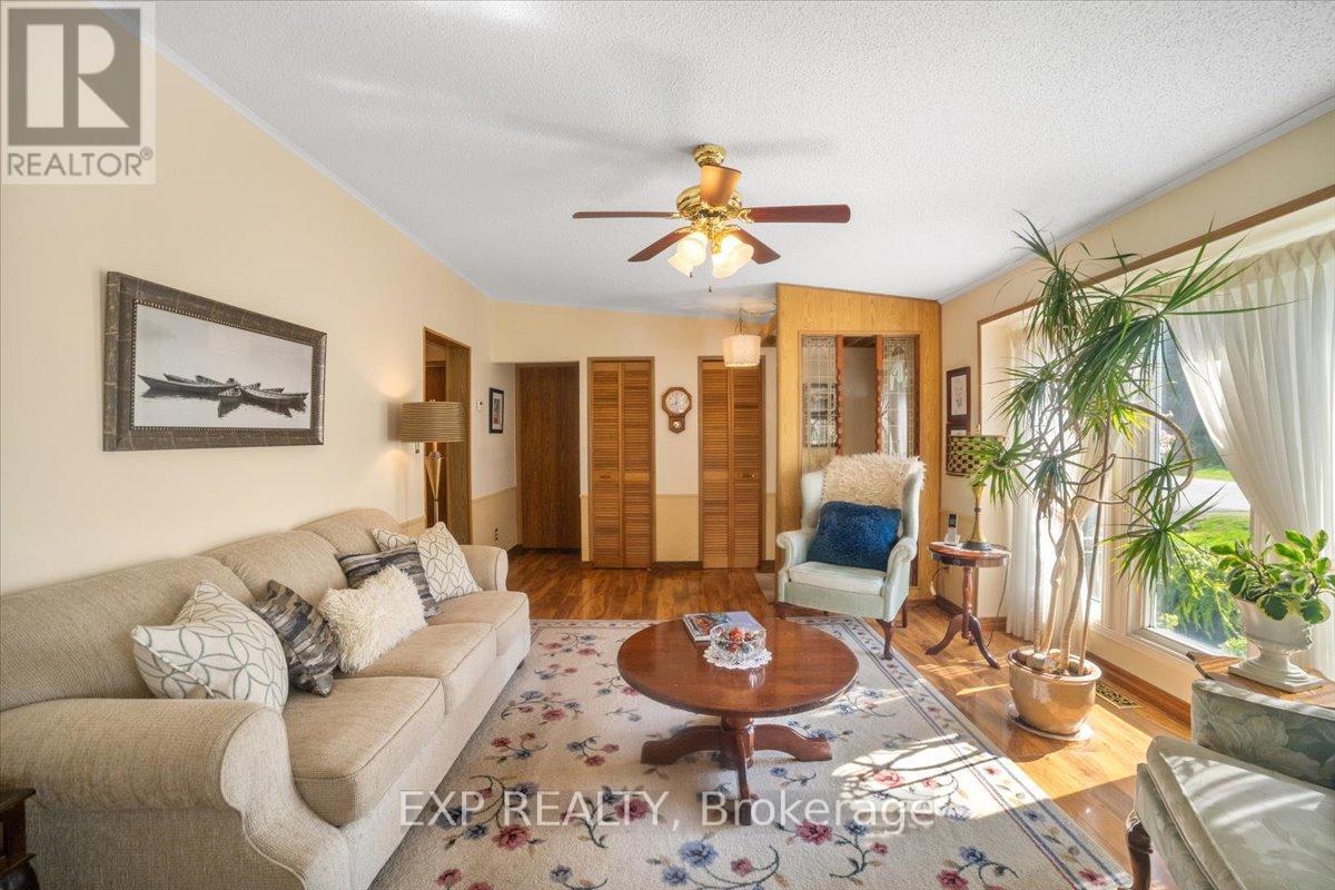 36 Juno Crescent, Georgina, Ontario  L0E 1R0 - Photo 7 - N12438198