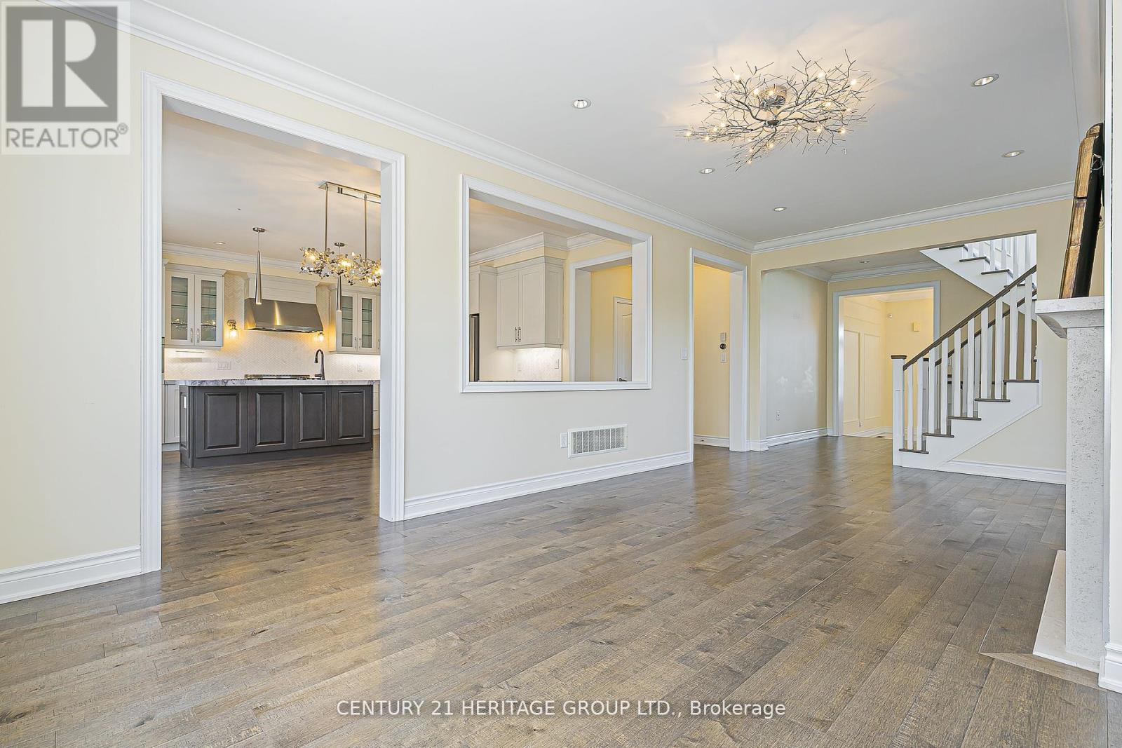 2 Roy Harper Avenue, Aurora, Ontario  L4G 0V4 - Photo 10 - N12438233