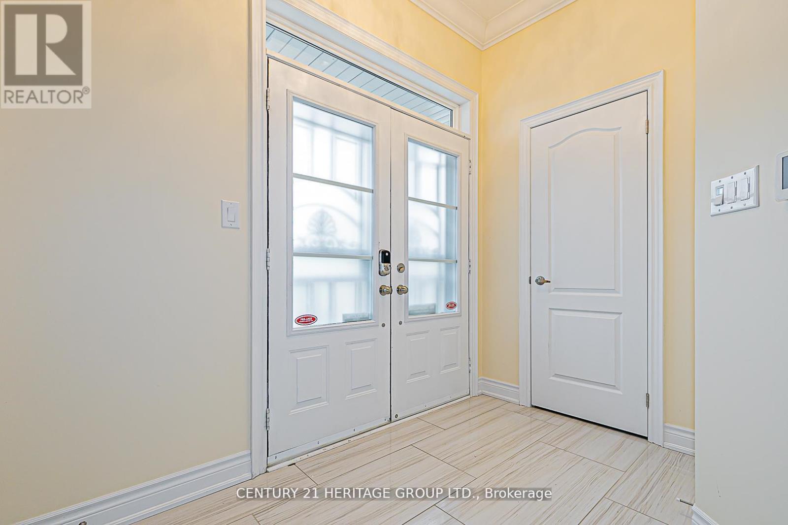 2 Roy Harper Avenue, Aurora, Ontario  L4G 0V4 - Photo 4 - N12438233
