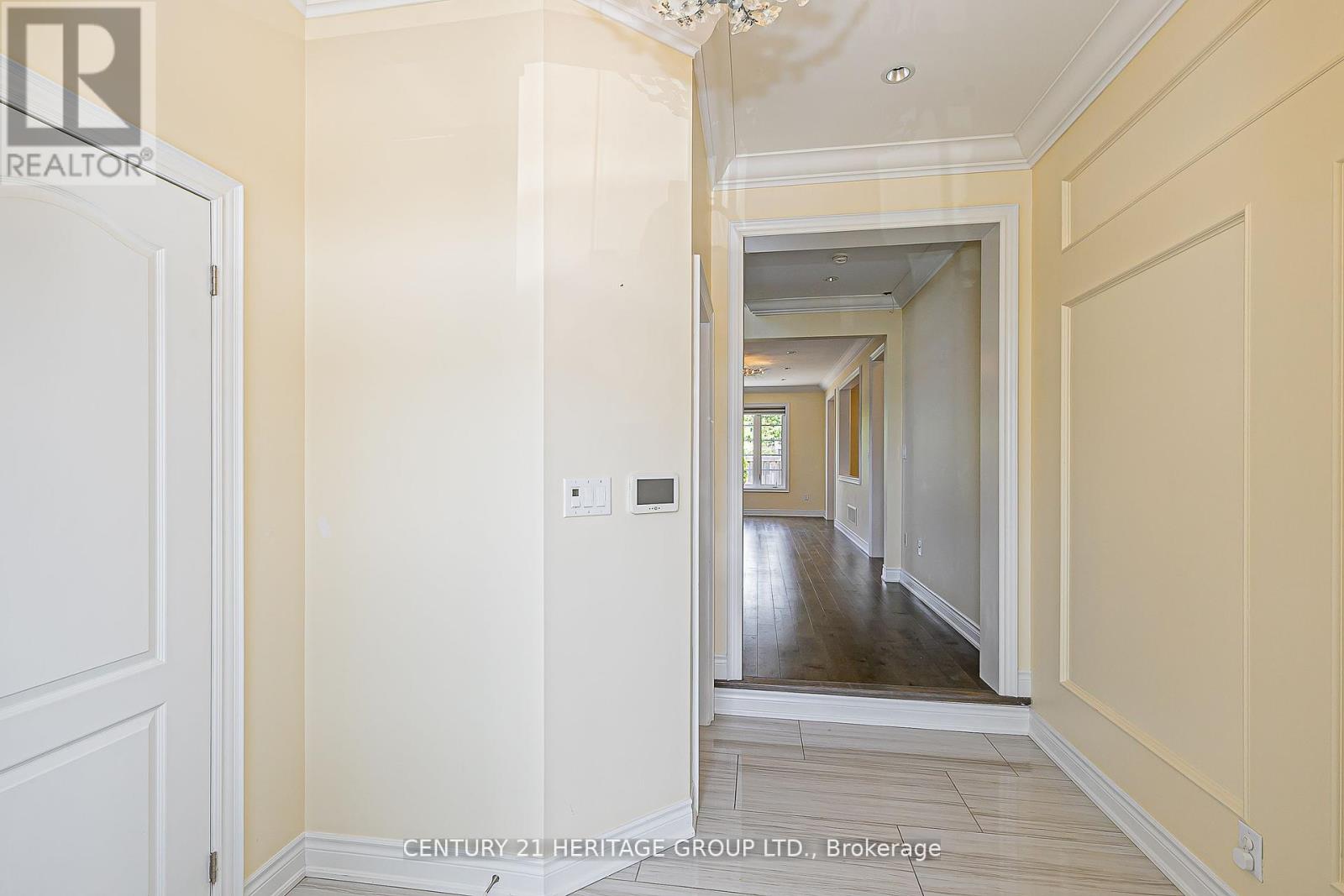 2 Roy Harper Avenue, Aurora, Ontario  L4G 0V4 - Photo 5 - N12438233