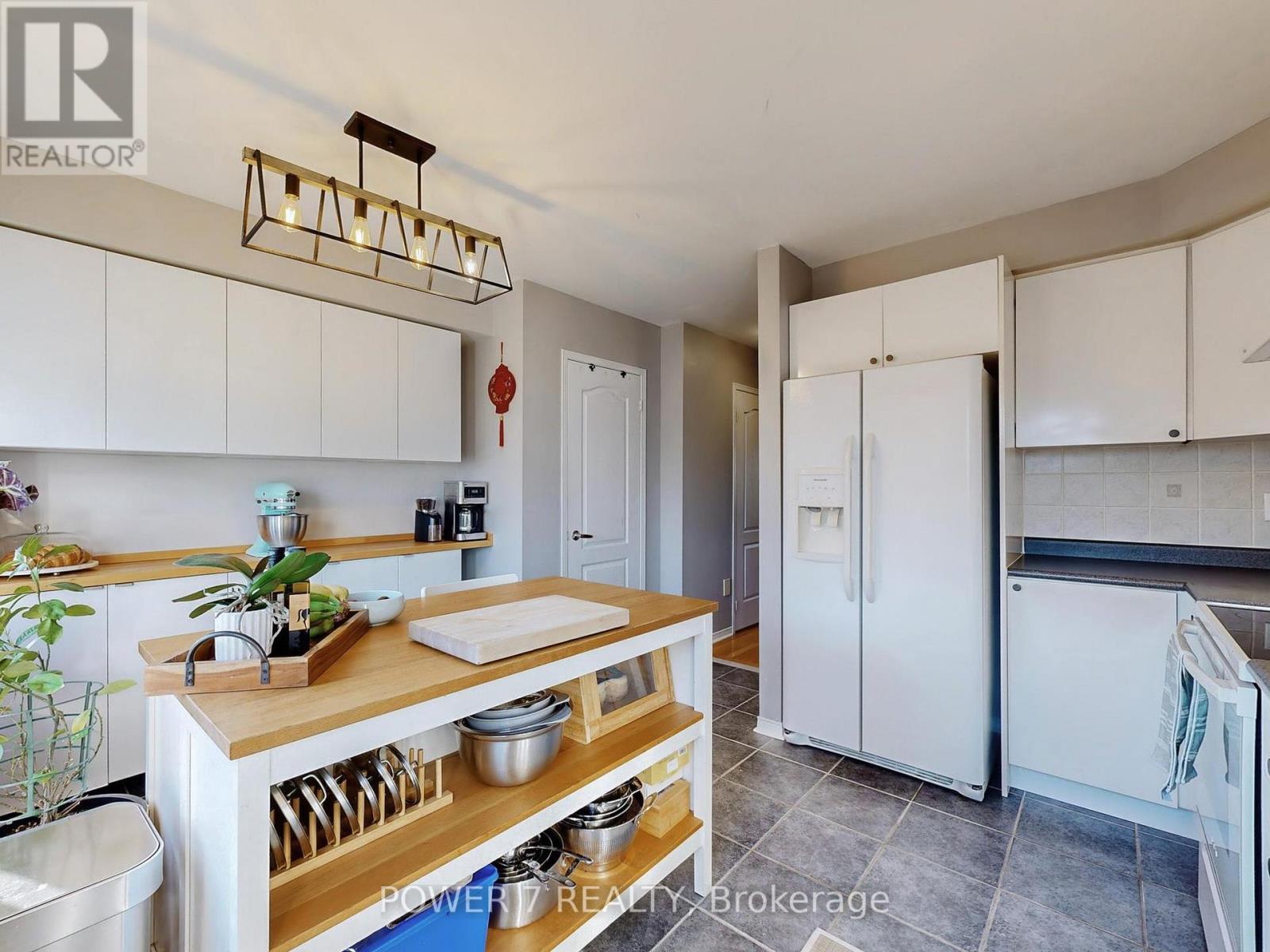 379 White's Hill Avenue, Markham, Ontario  L6B 0J4 - Photo 14 - N12438284