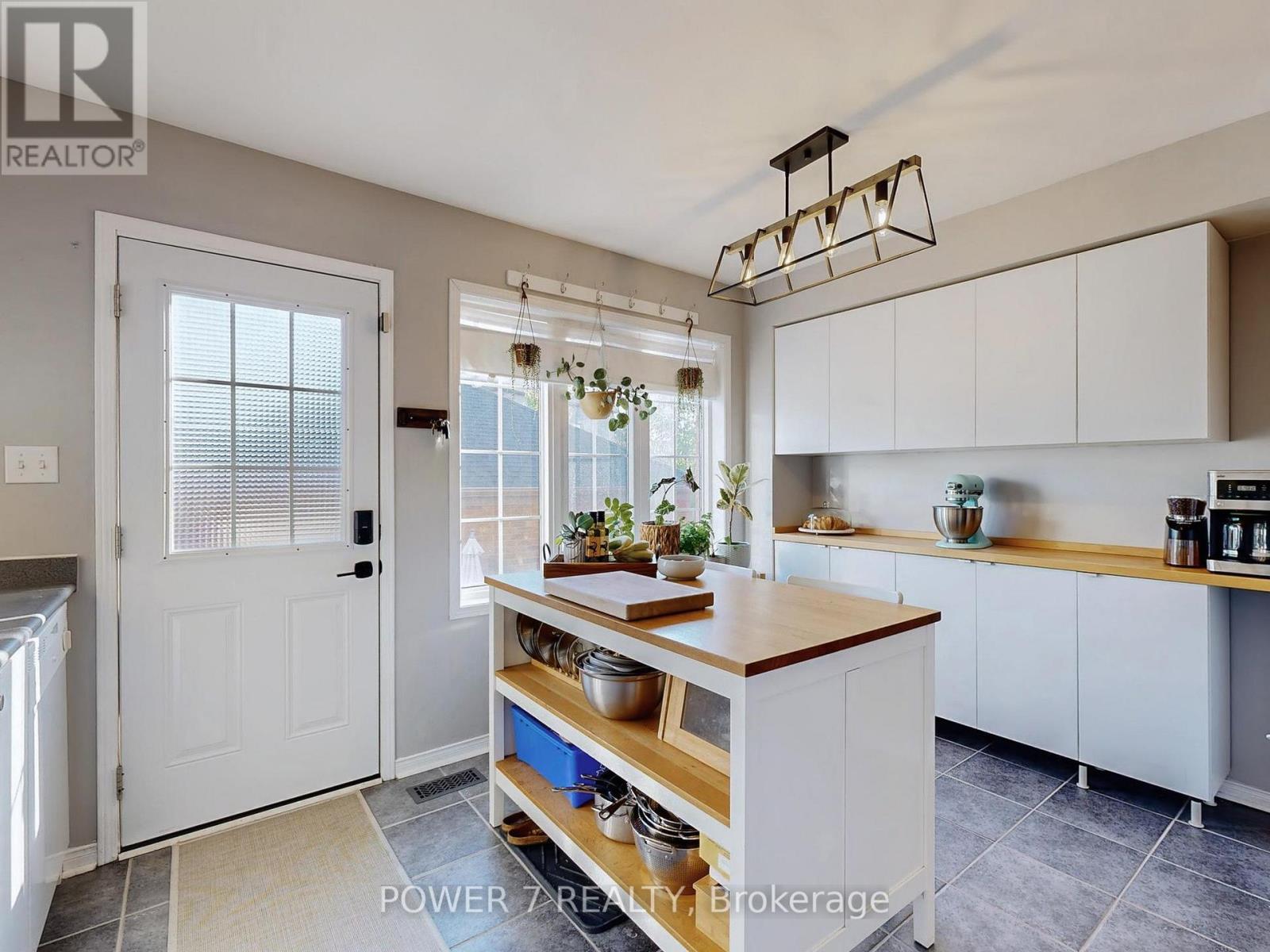 379 White's Hill Avenue, Markham, Ontario  L6B 0J4 - Photo 15 - N12438284