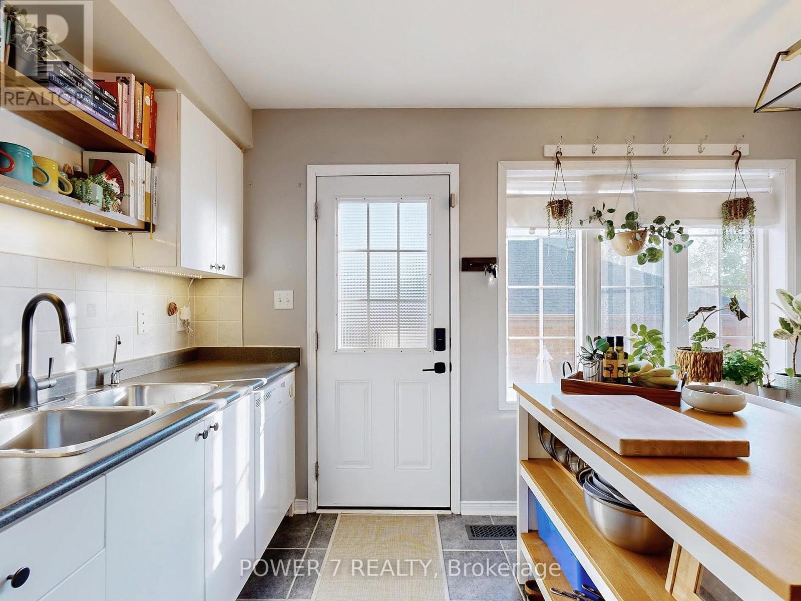 379 White's Hill Avenue, Markham, Ontario  L6B 0J4 - Photo 16 - N12438284