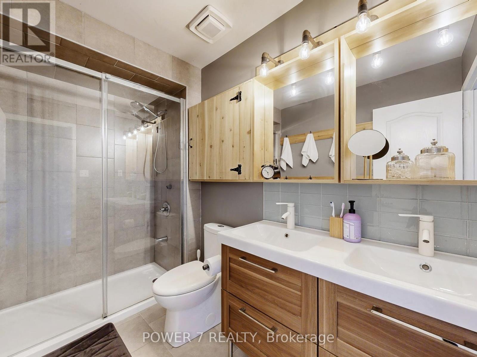 379 White's Hill Avenue, Markham, Ontario  L6B 0J4 - Photo 27 - N12438284
