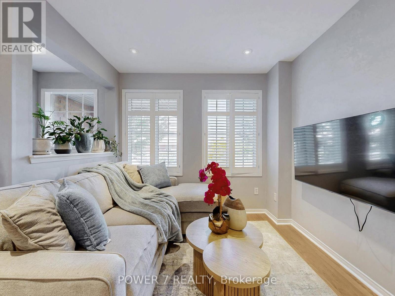 379 White's Hill Avenue, Markham, Ontario  L6B 0J4 - Photo 3 - N12438284