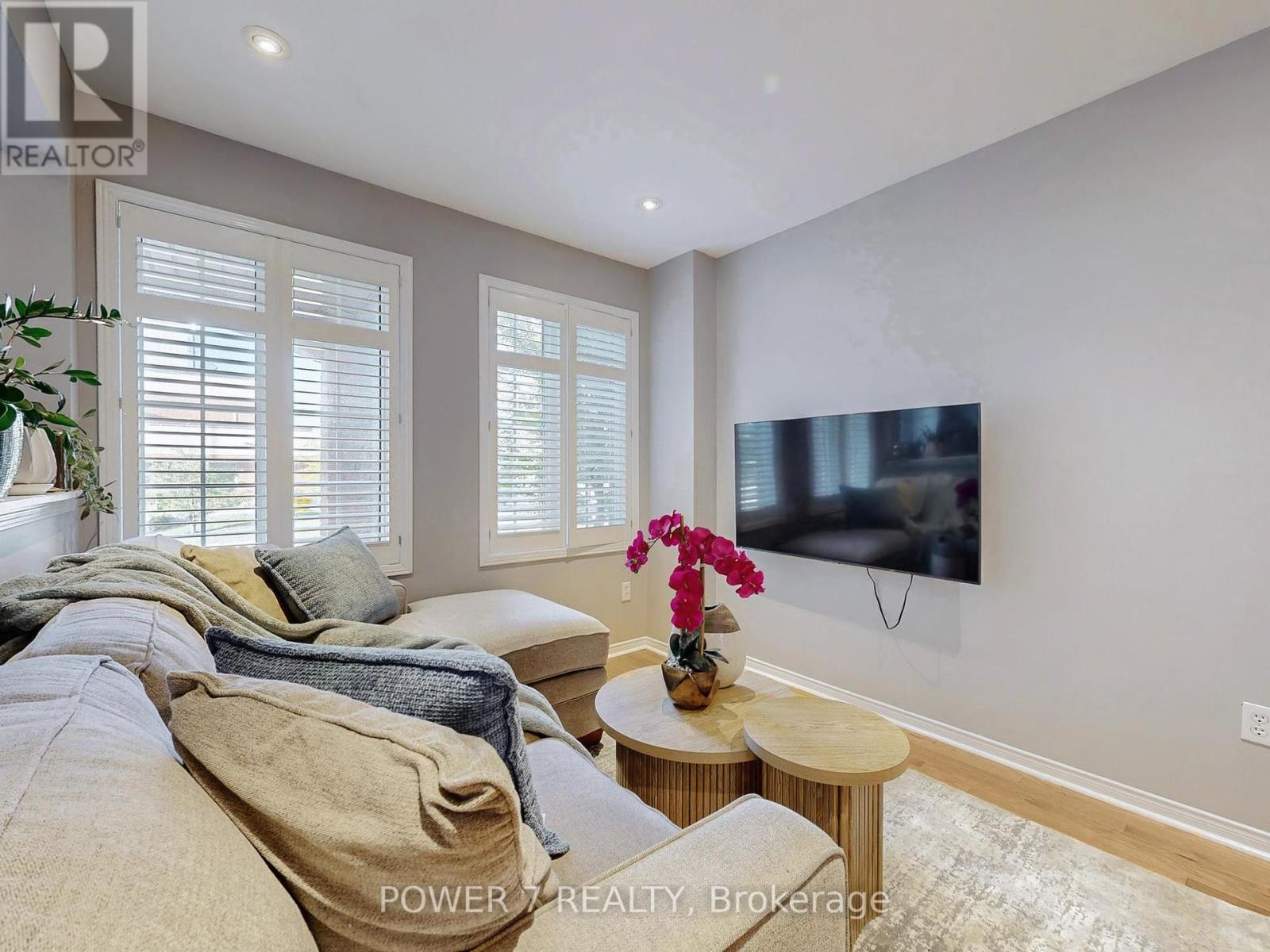 379 White's Hill Avenue, Markham, Ontario  L6B 0J4 - Photo 4 - N12438284