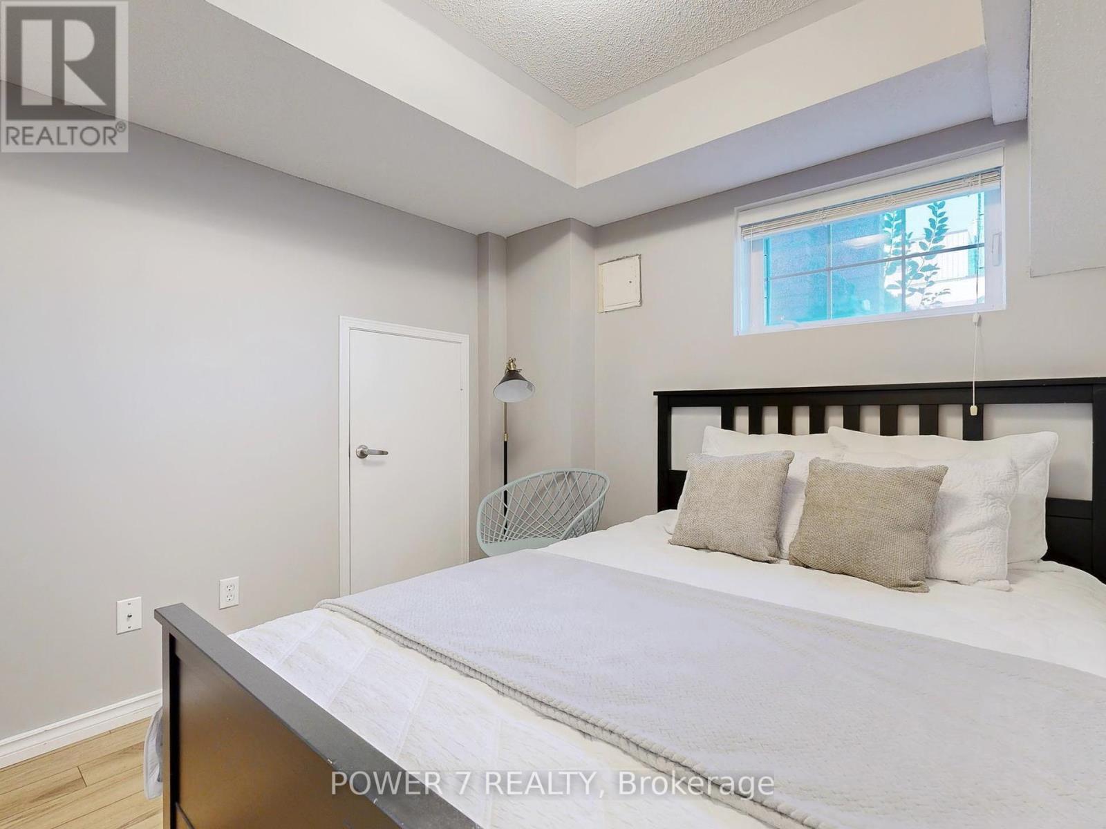 379 White's Hill Avenue, Markham, Ontario  L6B 0J4 - Photo 40 - N12438284