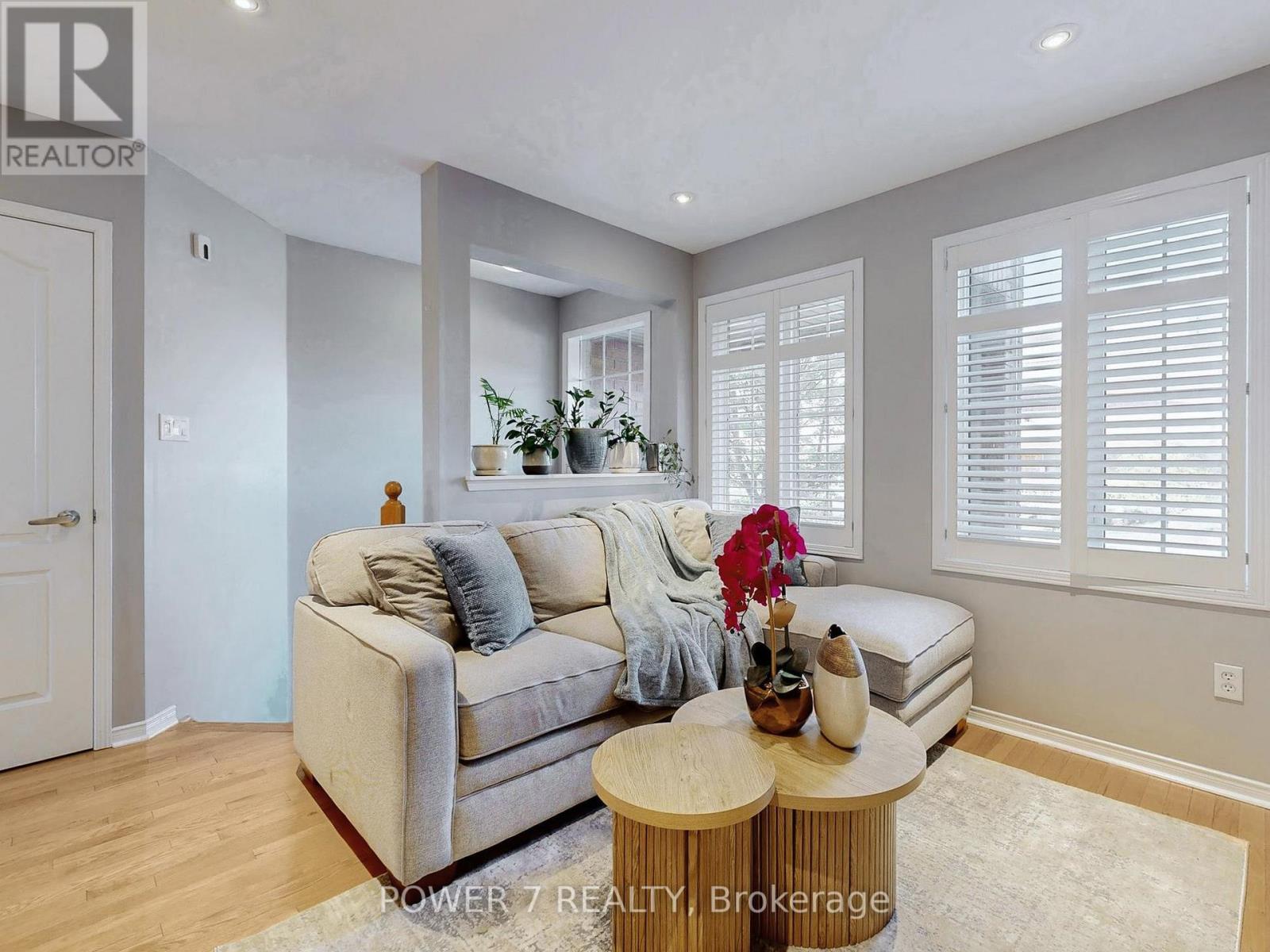 379 White's Hill Avenue, Markham, Ontario  L6B 0J4 - Photo 5 - N12438284
