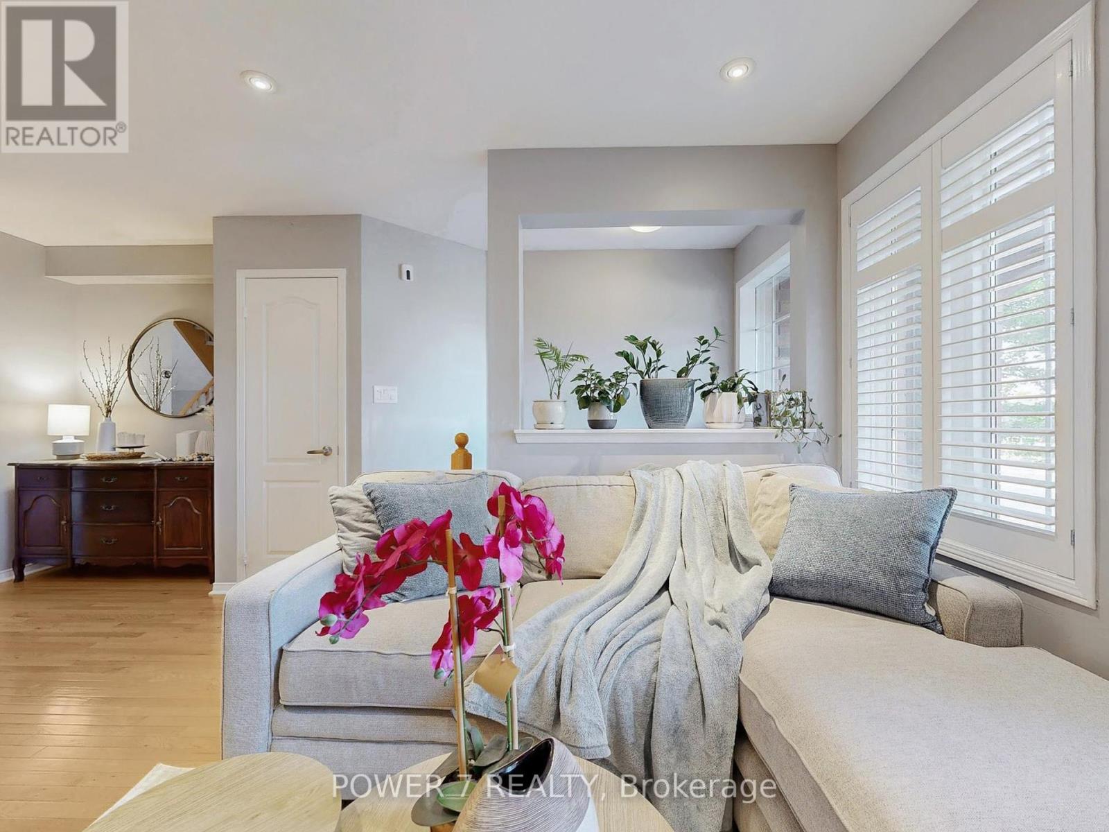 379 White's Hill Avenue, Markham, Ontario  L6B 0J4 - Photo 6 - N12438284