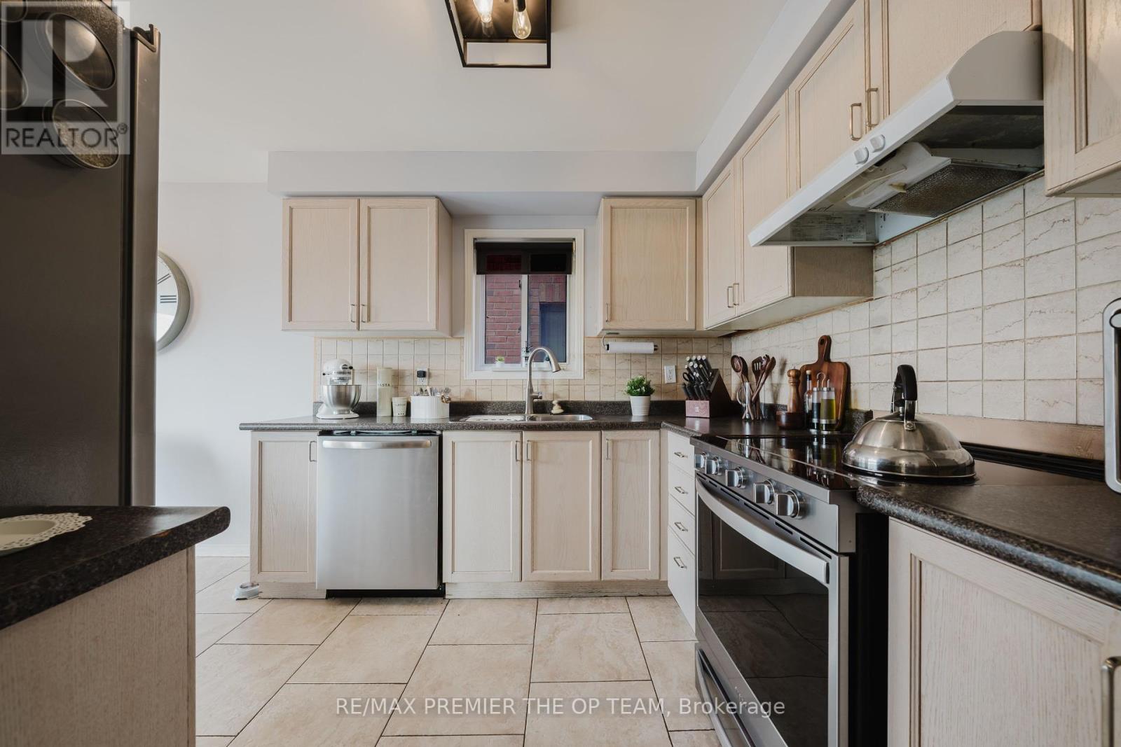 50 Beaverbrook Crescent, Vaughan, Ontario  L6A 3T3 - Photo 14 - N12438341