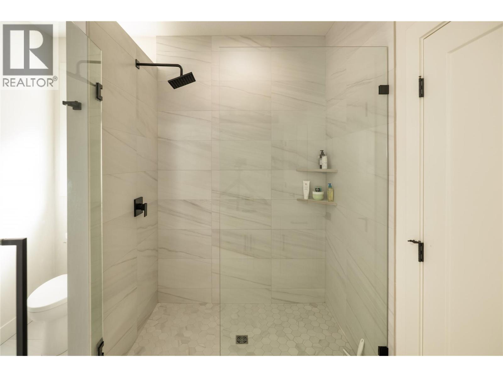2203 LAVETTA Drive Kelowna Photo 12