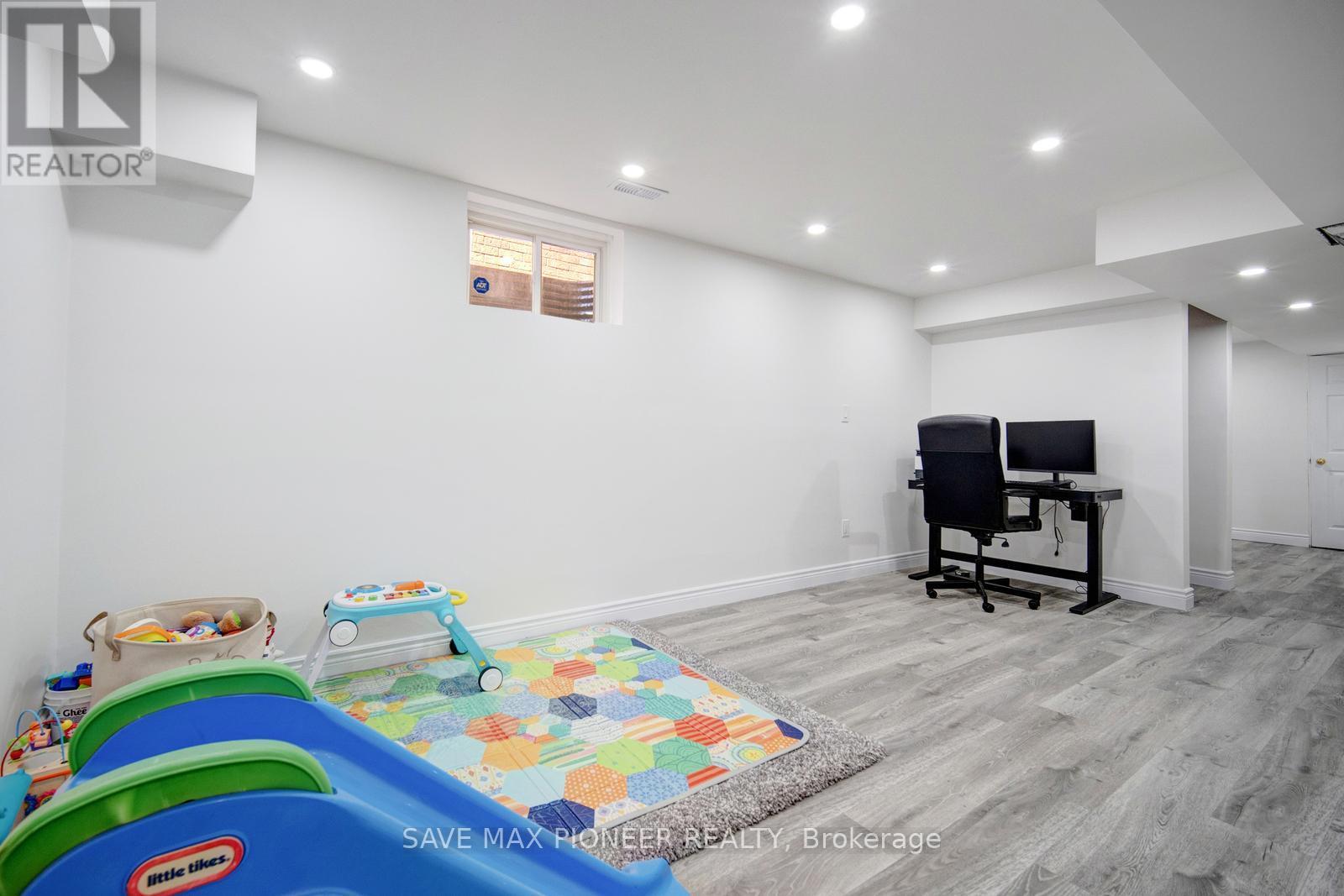 675 Karlsfeld Road, Waterloo, Ontario  N2T 2V3 - Photo 29 - X12437668