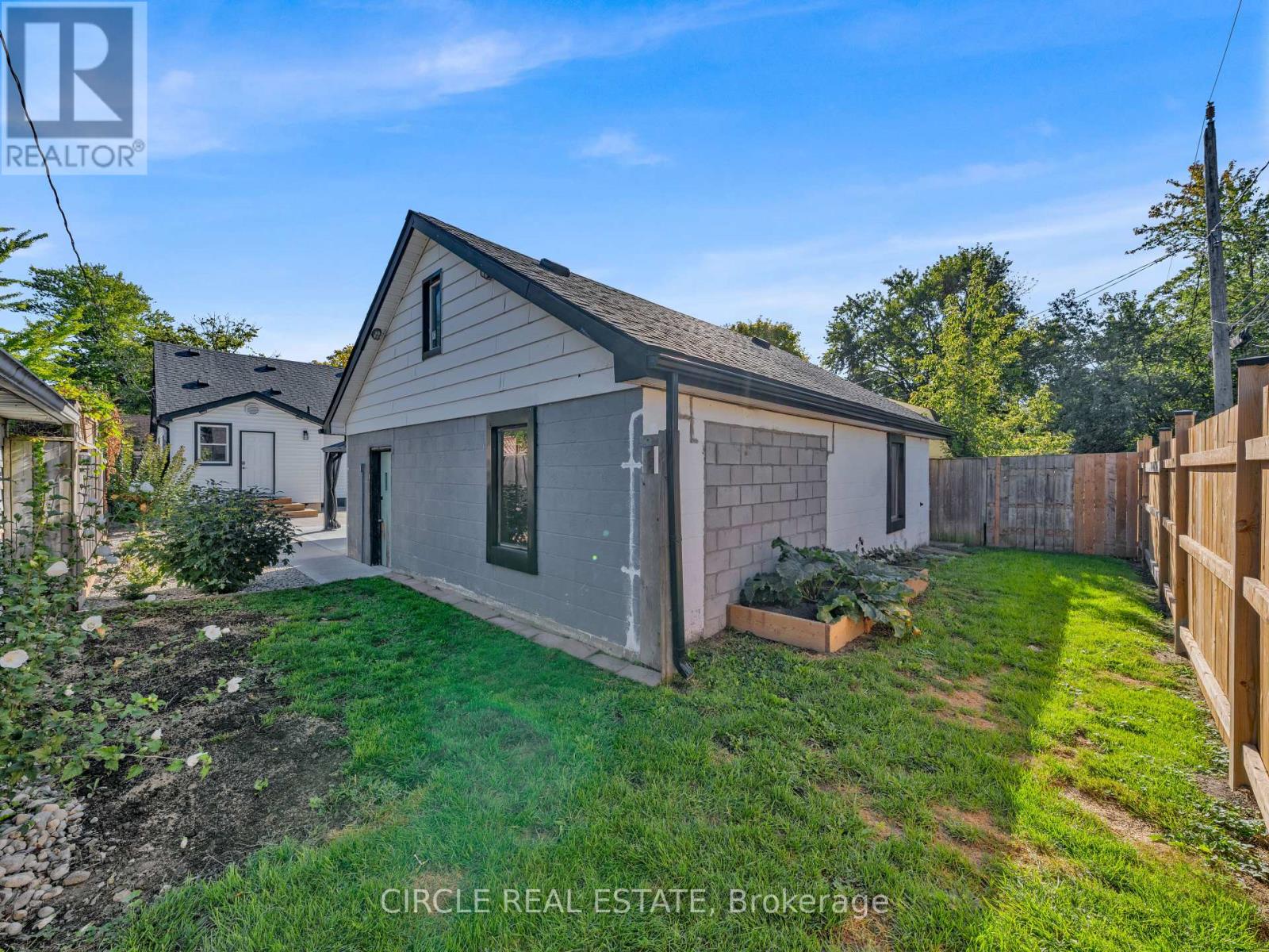 2243 Elsmere Avenue, Windsor, Ontario  N8W 2C7 - Photo 10 - X12437917