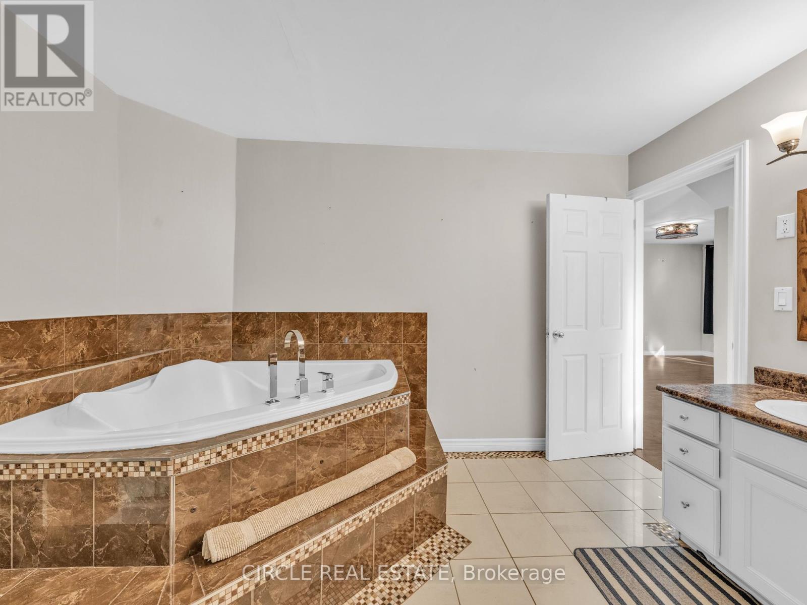 2243 Elsmere Avenue, Windsor, Ontario  N8W 2C7 - Photo 32 - X12437917