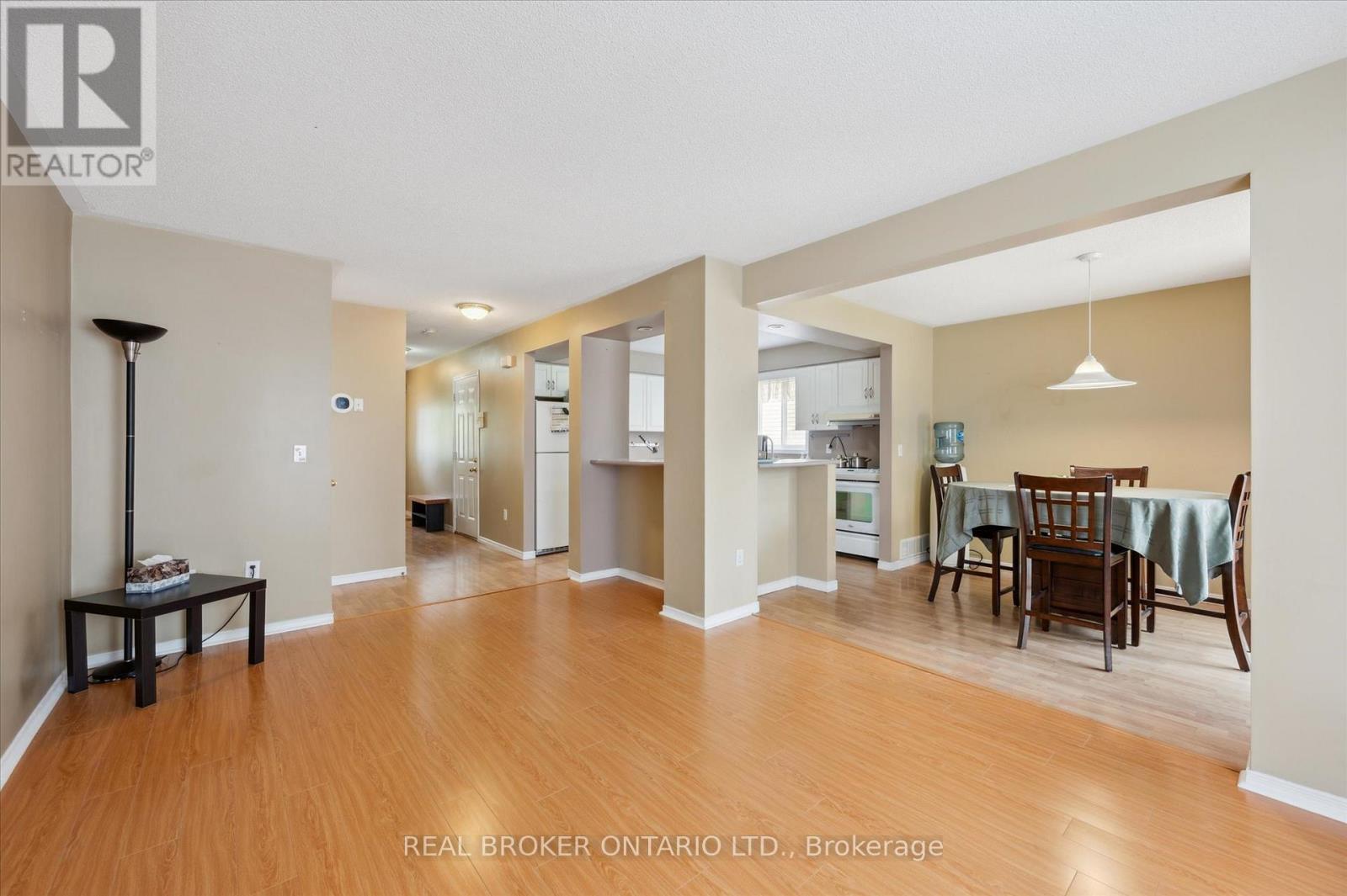 451 Citadel Court, Waterloo, Ontario  N2K 3Y4 - Photo 10 - X12411935