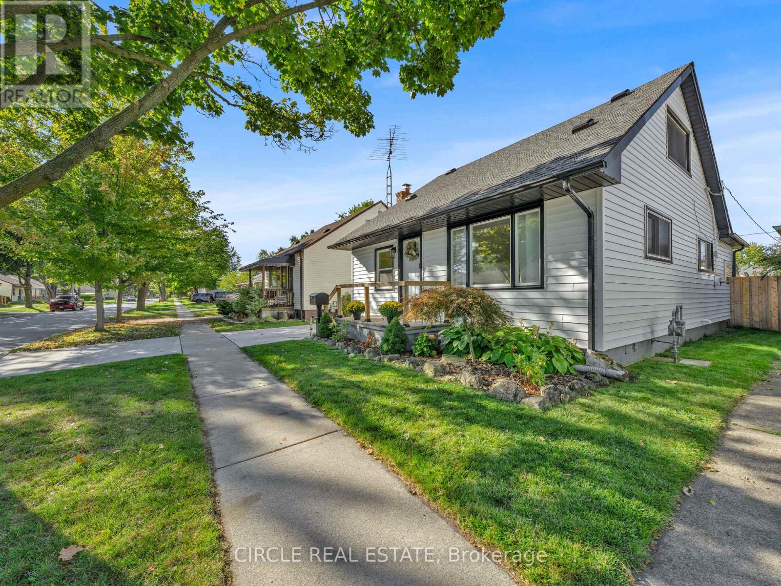2243 Elsmere Avenue, Windsor, Ontario  N8W 2C7 - Photo 4 - X12437917