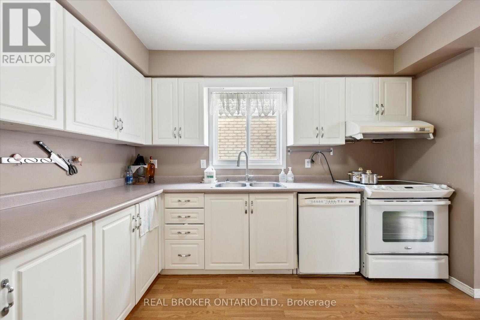 451 Citadel Court, Waterloo, Ontario  N2K 3Y4 - Photo 14 - X12411935