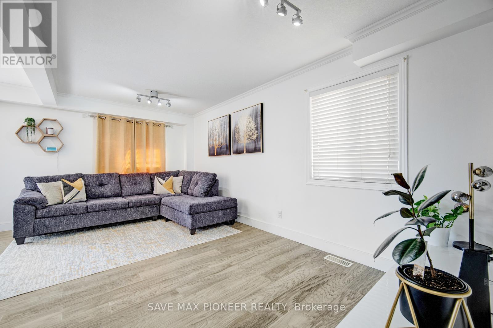 675 Karlsfeld Road, Waterloo, Ontario  N2T 2V3 - Photo 13 - X12437668