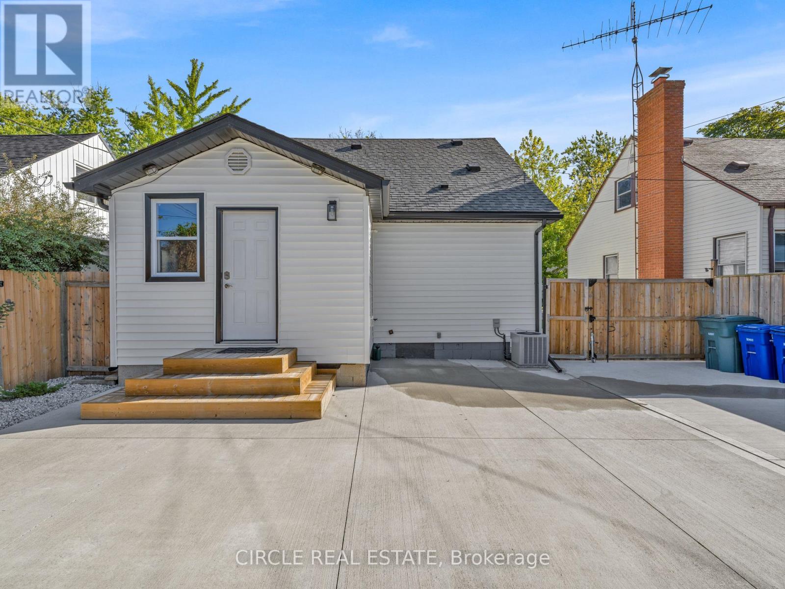 2243 Elsmere Avenue, Windsor, Ontario  N8W 2C7 - Photo 9 - X12437917