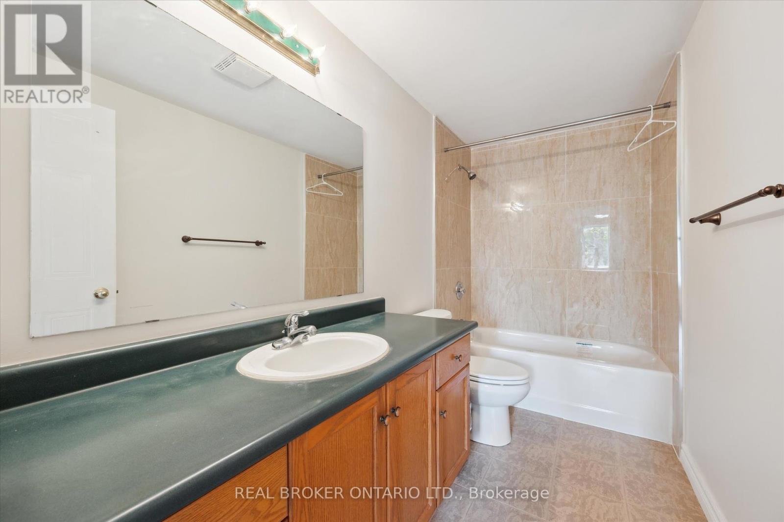 451 Citadel Court, Waterloo, Ontario  N2K 3Y4 - Photo 23 - X12411935