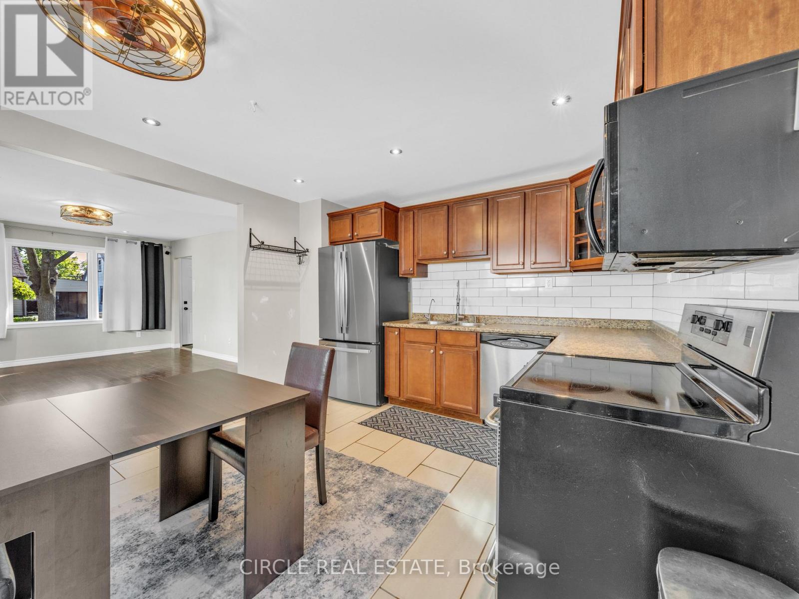 2243 Elsmere Avenue, Windsor, Ontario  N8W 2C7 - Photo 24 - X12437917