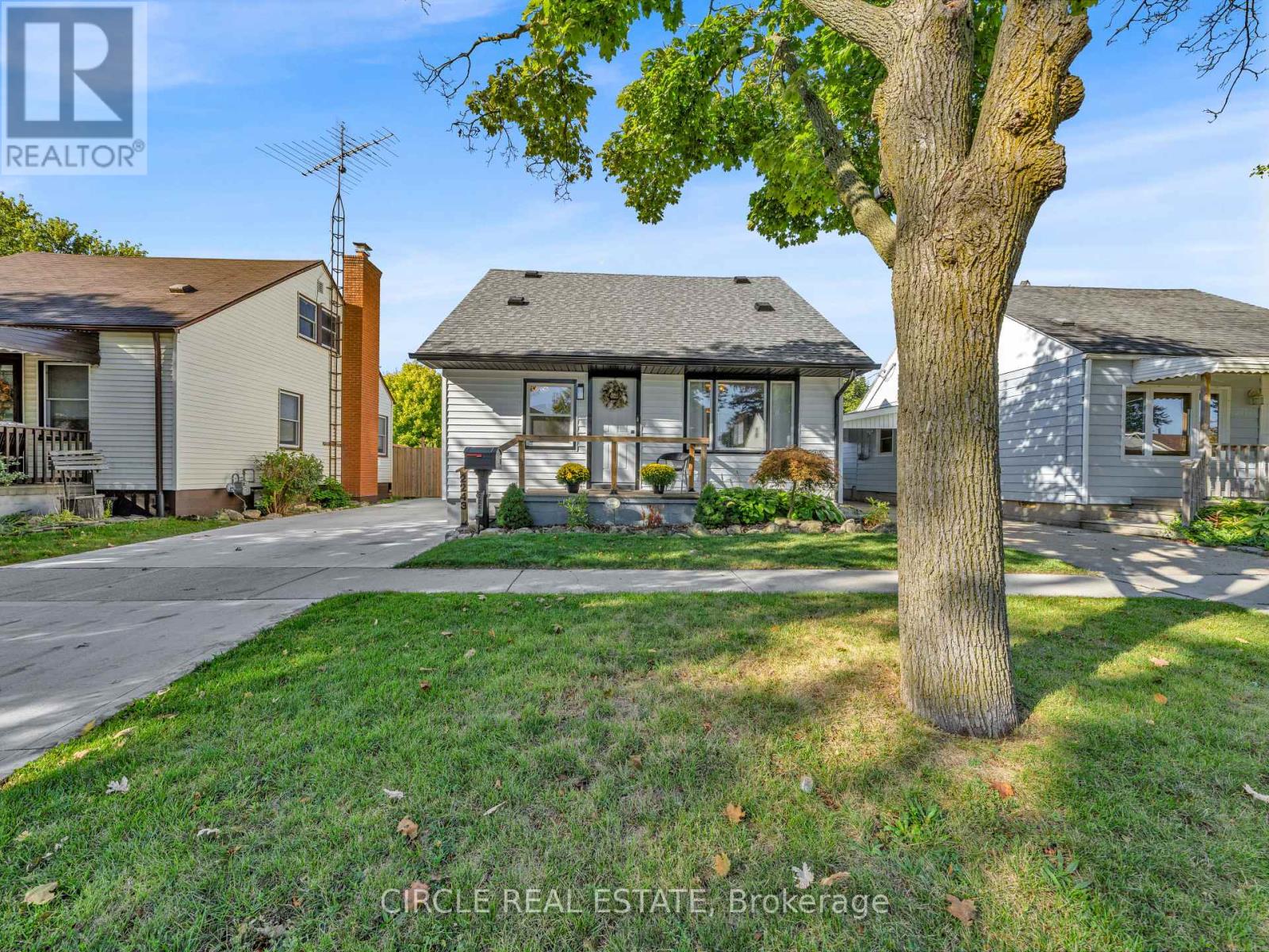 2243 ELSMERE AVENUE, Windsor, Ontario