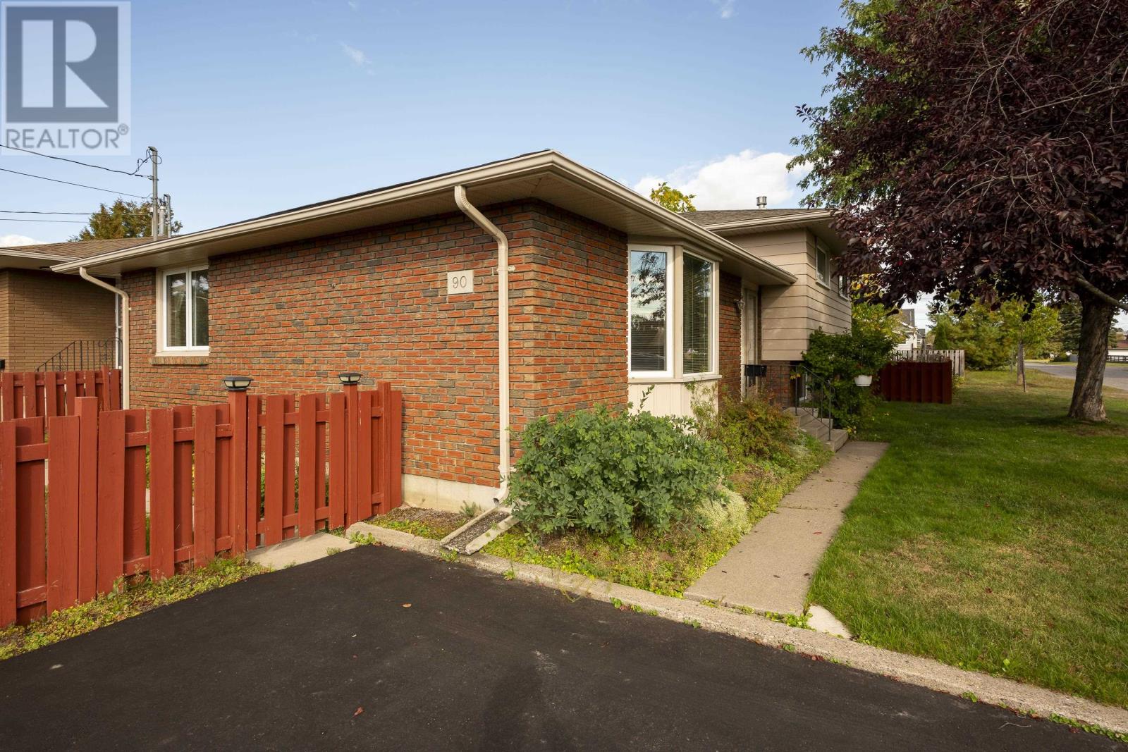 90 Matthew St, Thunder Bay, Ontario  P7A 3L1 - Photo 2 - TB253103