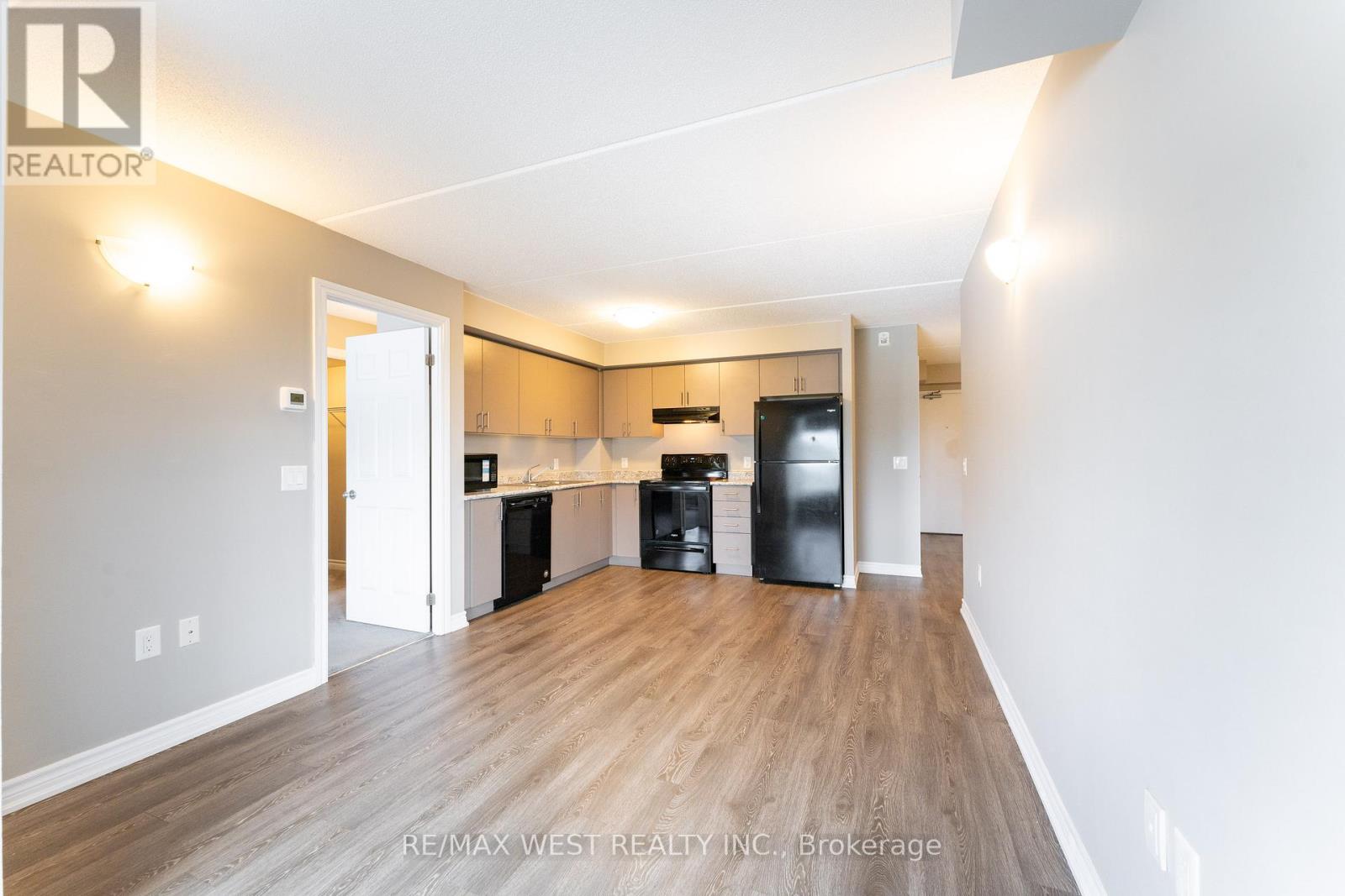 910 - 716 Main Street, Milton, Ontario  L9T 9L9 - Photo 18 - W12438237
