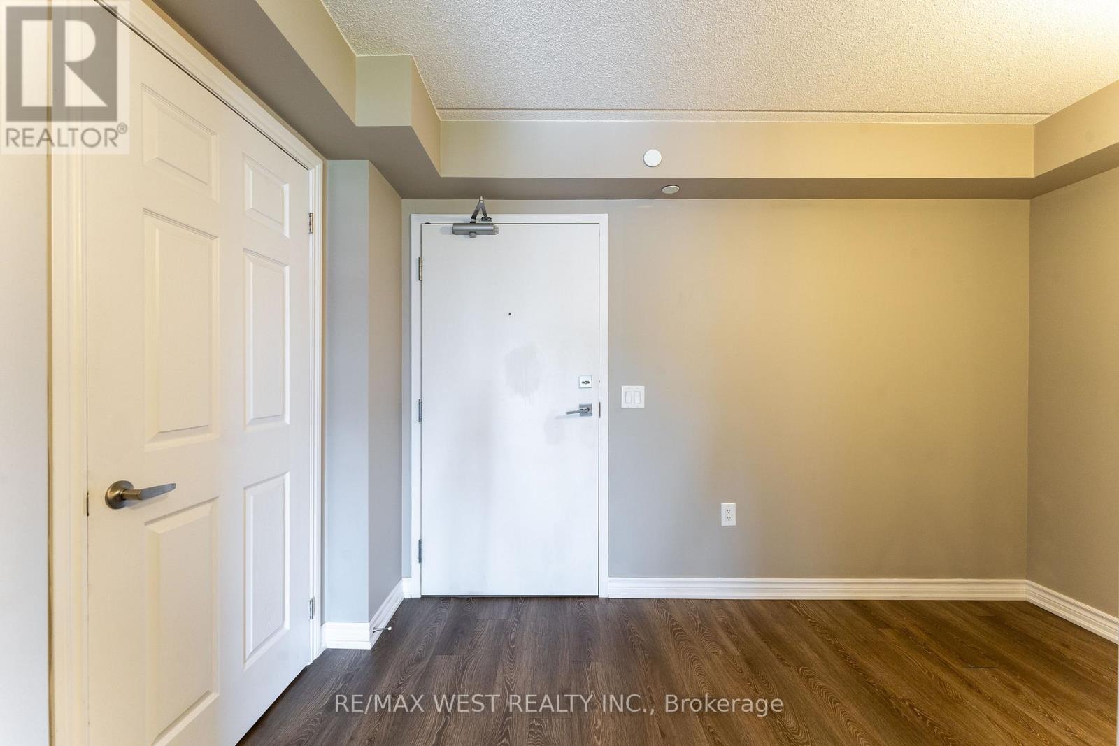 910 - 716 Main Street, Milton, Ontario  L9T 9L9 - Photo 6 - W12438237