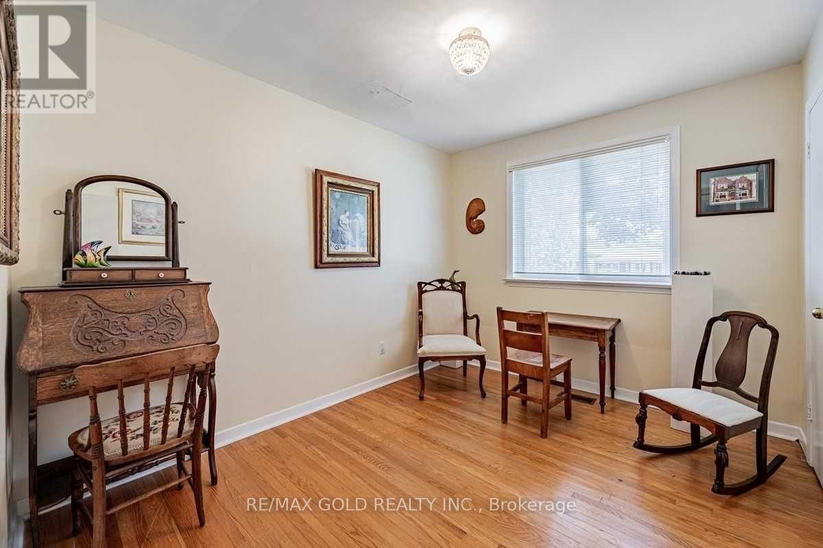 378 Sandlewood Road, Oakville, Ontario  L6L 3S2 - Photo 10 - W12438255