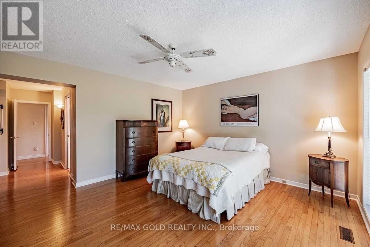 378 Sandlewood Road, Oakville, Ontario  L6L 3S2 - Photo 12 - W12438255