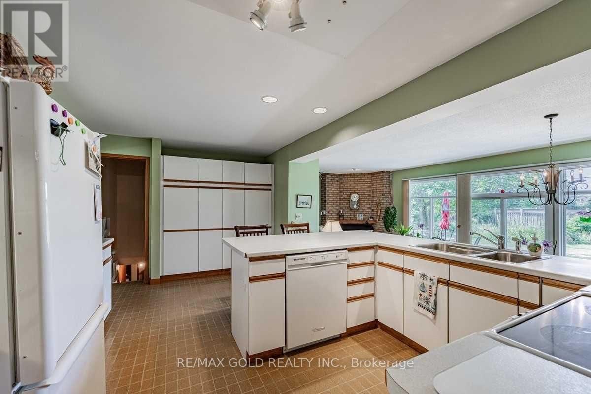 378 Sandlewood Road, Oakville, Ontario  L6L 3S2 - Photo 16 - W12438255