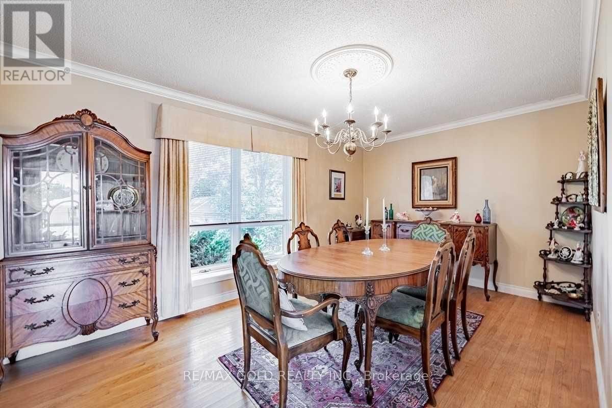 378 Sandlewood Road, Oakville, Ontario  L6L 3S2 - Photo 17 - W12438255
