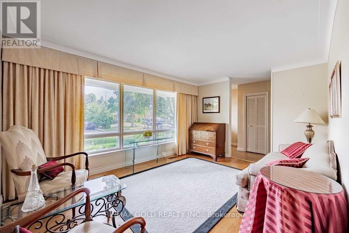 378 Sandlewood Road, Oakville, Ontario  L6L 3S2 - Photo 18 - W12438255