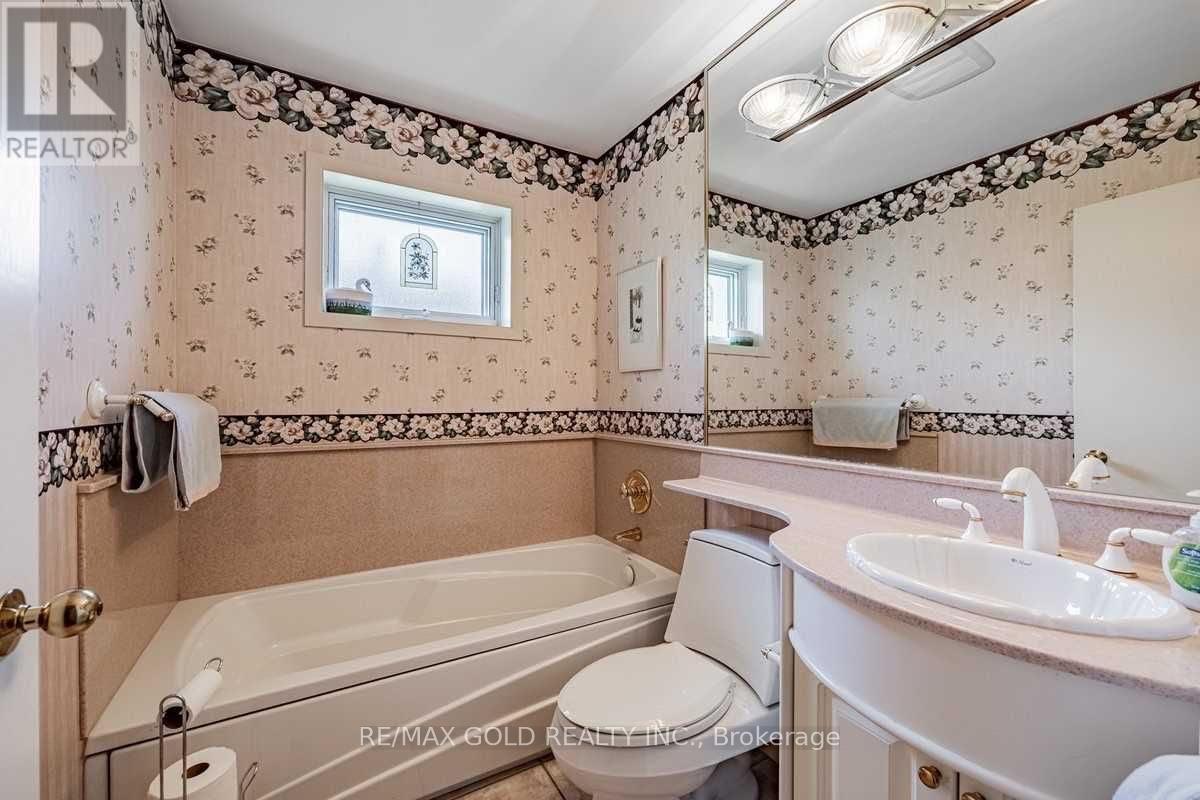 378 Sandlewood Road, Oakville, Ontario  L6L 3S2 - Photo 8 - W12438255