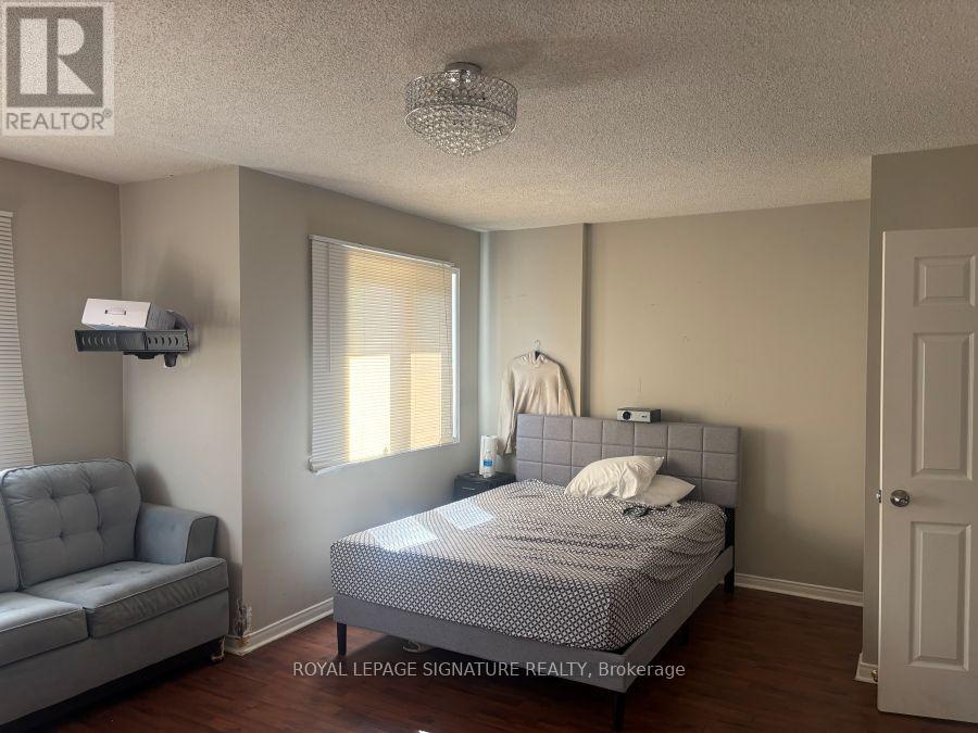 37 - 550 Steddick Court, Mississauga, Ontario  L5R 3S8 - Photo 7 - W12438256