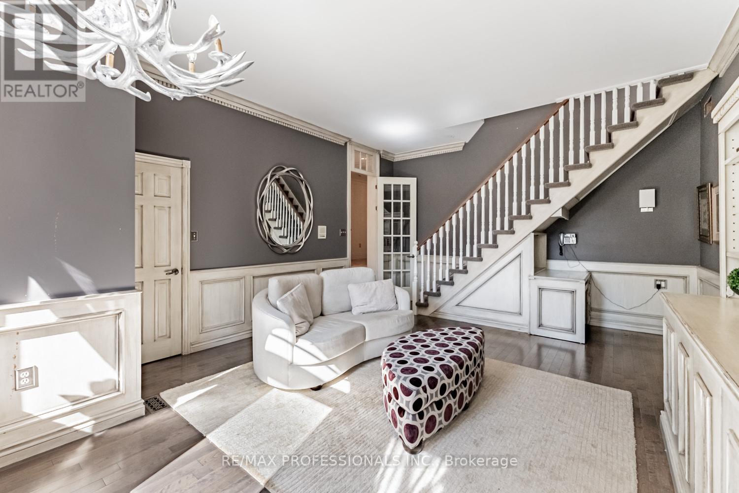 2239 Rosegate Drive, Mississauga, Ontario  L1W 3K3 - Photo 28 - W12438261