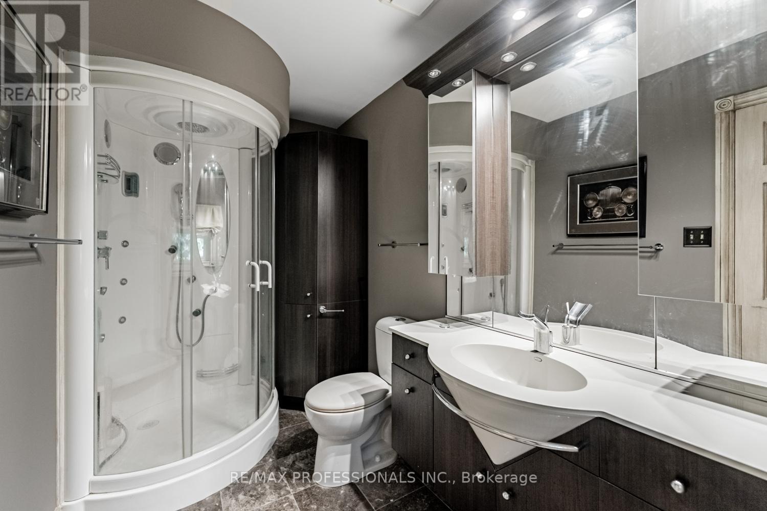 2239 Rosegate Drive, Mississauga, Ontario  L1W 3K3 - Photo 32 - W12438261