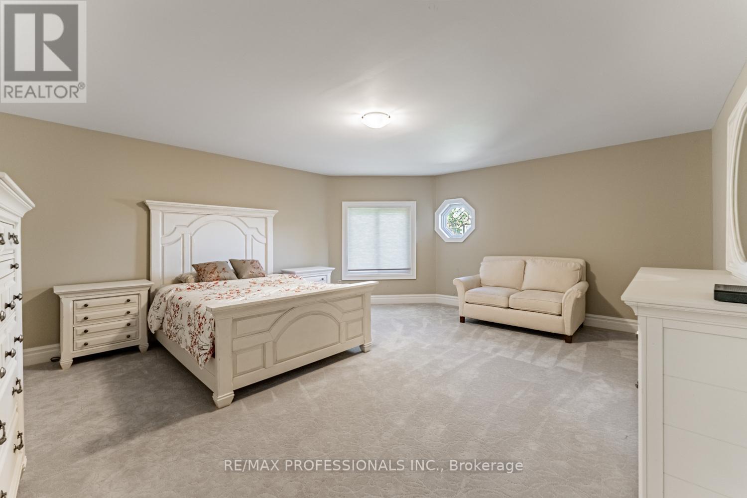 2239 Rosegate Drive, Mississauga, Ontario  L1W 3K3 - Photo 37 - W12438261